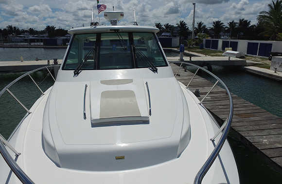 Boston-Whaler-345-Conquest-Pilothouse-(2009)