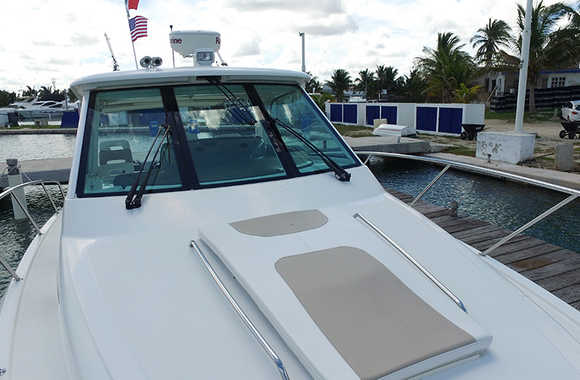 Boston-Whaler-345-Conquest-Pilothouse-(2009)