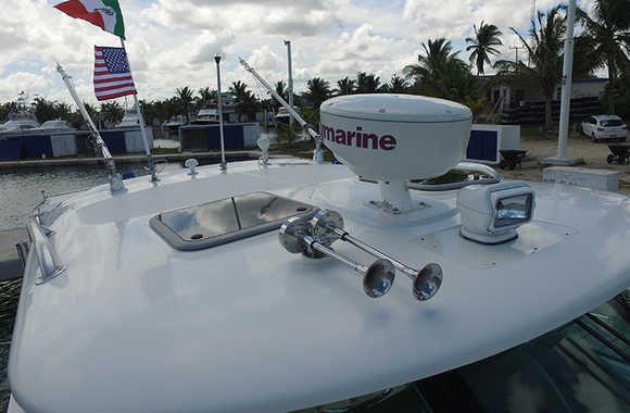 Boston-Whaler-345-Conquest-Pilothouse-(2009)