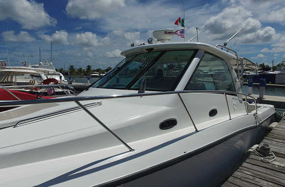 Boston-Whaler-345-Conquest-Pilothouse-(2009)