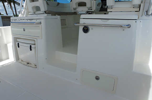 Boston-Whaler-345-Conquest-Pilothouse-(2009)