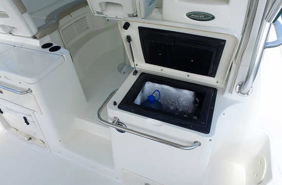 Boston-Whaler-345-Conquest-Pilothouse-(2009)