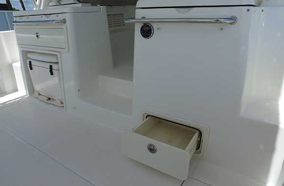 Boston-Whaler-345-Conquest-Pilothouse-(2009)