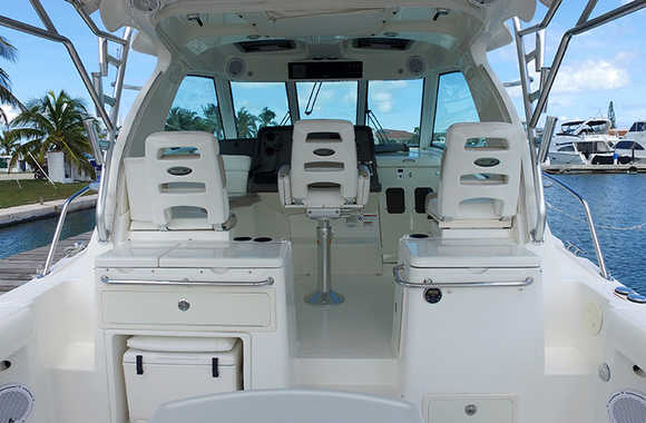 Boston-Whaler-345-Conquest-Pilothouse-(2009)