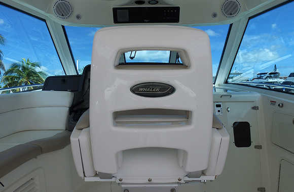 Boston-Whaler-345-Conquest-Pilothouse-(2009)