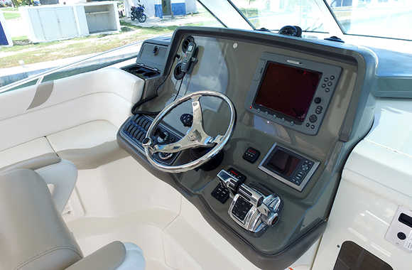 Boston-Whaler-345-Conquest-Pilothouse-(2009)