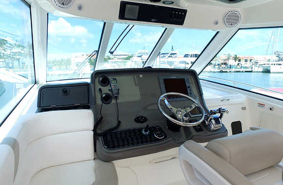 Boston-Whaler-345-Conquest-Pilothouse-(2009)