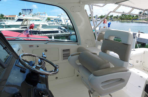 Boston-Whaler-345-Conquest-Pilothouse-(2009)