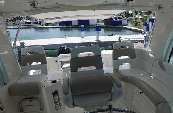 Boston-Whaler-345-Conquest-Pilothouse-(2009)