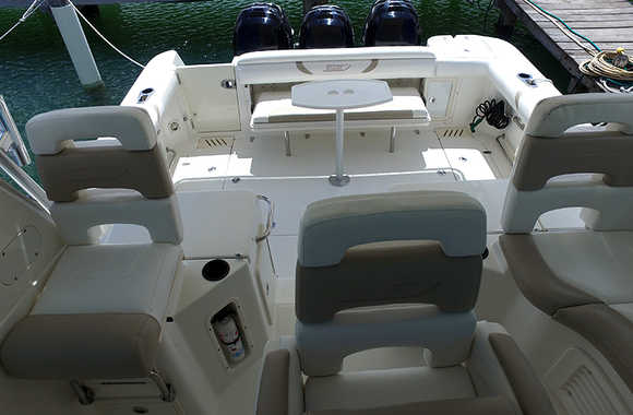 Boston-Whaler-345-Conquest-Pilothouse-(2009)