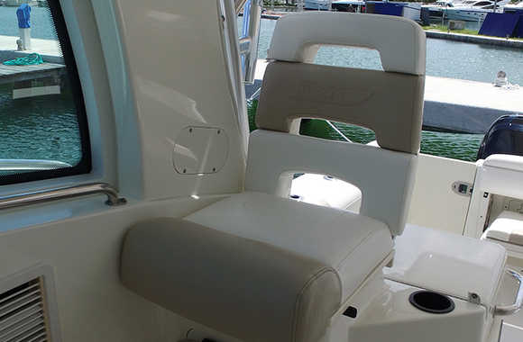 Boston-Whaler-345-Conquest-Pilothouse-(2009)