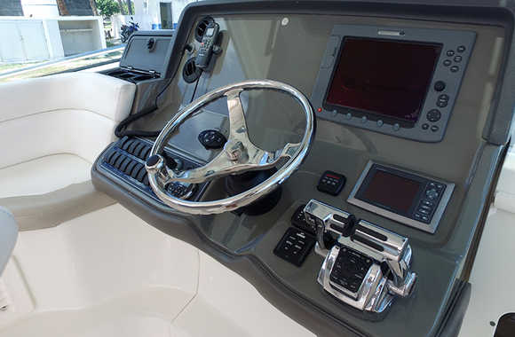 Boston-Whaler-345-Conquest-Pilothouse-(2009)