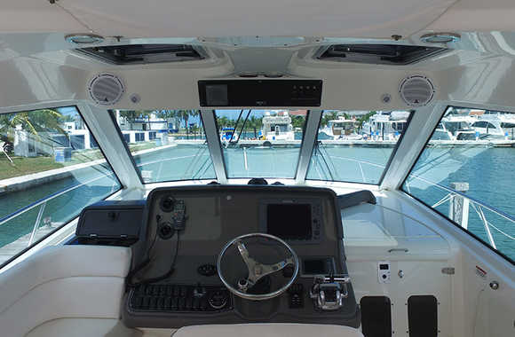 Boston-Whaler-345-Conquest-Pilothouse-(2009)