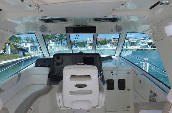 Boston-Whaler-345-Conquest-Pilothouse-(2009)