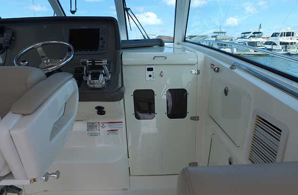 Boston-Whaler-345-Conquest-Pilothouse-(2009)