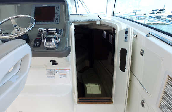 Boston-Whaler-345-Conquest-Pilothouse-(2009)