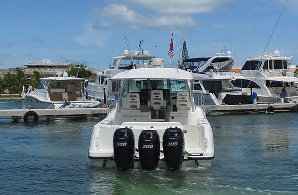 Boston-Whaler-345-Conquest-Pilothouse-(2009)