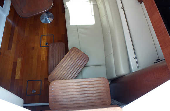 Boston-Whaler-345-Conquest-Pilothouse-(2009)