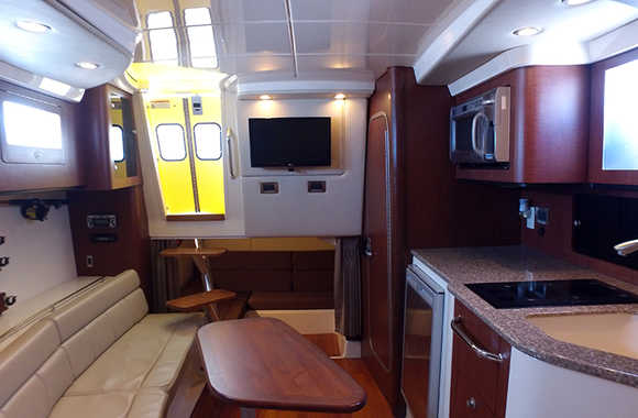 Boston-Whaler-345-Conquest-Pilothouse-(2009)