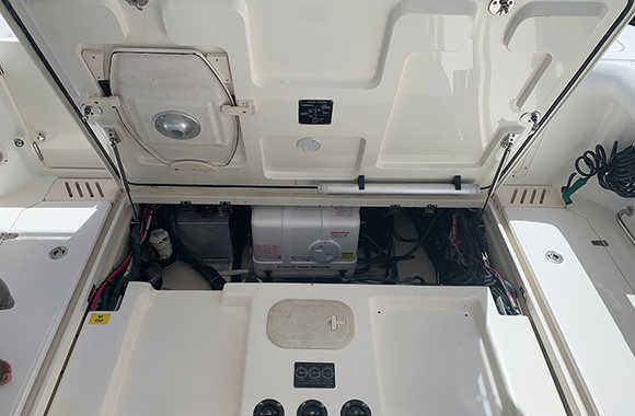 Boston-Whaler-345-Conquest-Pilothouse-(2009)