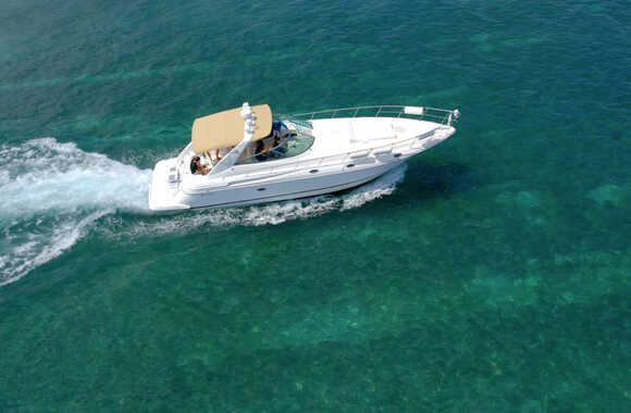 Cruiser Yachts 4270 Express (2001)